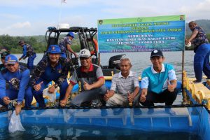 BPBL Ambon dan Pol Airud Polda Maluku Beri Bantuan Benih Ikan