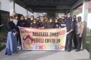 Peduli Covid-19, Restless 03 Bagi Masker untuk Masyarakat di Tulehu