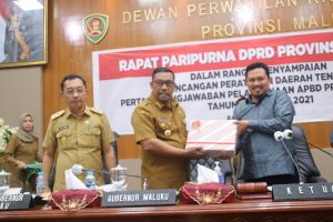 Gubernur Maluku Serahkan Ranperda Pertanggungjawaban APBD TA 2021 ke DPRD