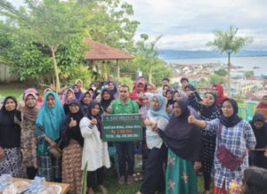Aziz Hentihu Bantu Modal Usaha Bagi Pelaku UMKM di Buru