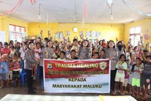 Polda Maluku Gelar Trauma Healing Untuk Anak-anak Rohomoni dan Haruku