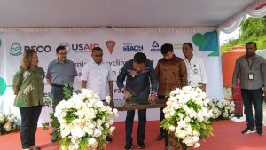Wattimena Resmikan Pabrik Daur Ulang Sampah Plastik