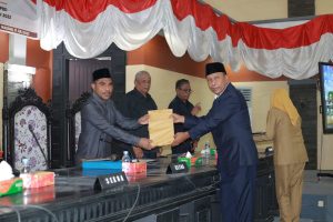 Sahubawa Wakili Marasabesssy Sampaikan Pidato di Paripurna LPJ