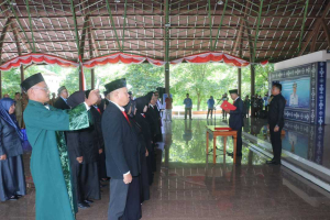 Rakib Sahubawa Lantik 10 Kepala SD dan SMP di Maluku Tengah