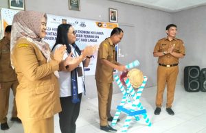 Pj Bupati Maluku Tengah Launching  Sekolah Lansia BKL Manggis
