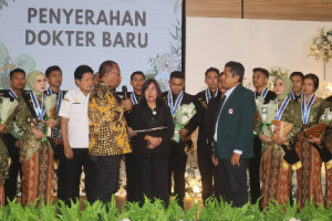 Fakultas Kedokteran Unpatti Lantik 28 Dokter Baru