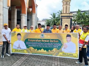 Golkar Maluku Serahkan Hewan Qurban di Masjid Al Fatah Ambon, Bawa Pesan Solidaritas dan Kepedulian Sosial dari Ketum Bahlil