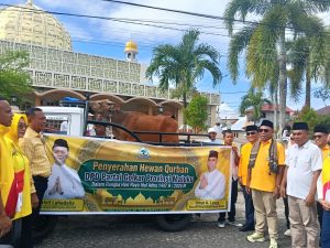 Serahkan Hewan Qurban di Tulehu, Golkar Maluku Perkuat Kedekatan Historis dan Sosial